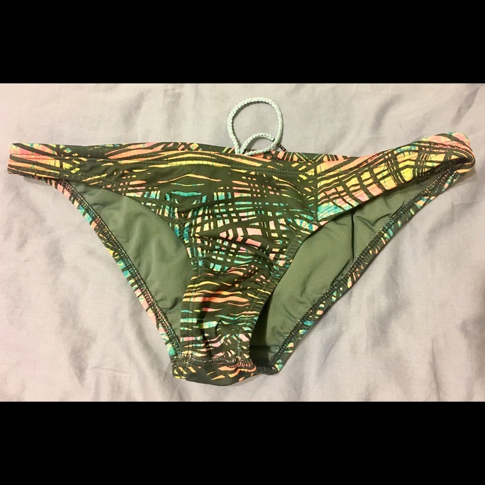 Jolyn x Mallyce Collab bikini bottoms size Large